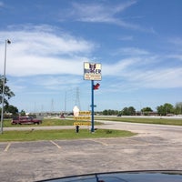 Photo taken at Big Burger V by Alfred L. on 4/6/2012