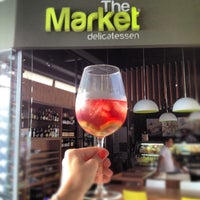 Das Foto wurde bei The Market Delicatessen von Alejandra am 7/25/2012 aufgenommen