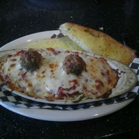 Foto diambil di Bella Pizza &amp;amp; Pasta oleh Mira B. pada 3/8/2012