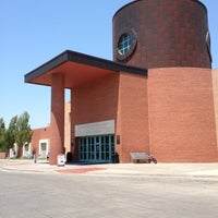 6/28/2012 tarihinde Ben K.ziyaretçi tarafından Topeka &amp;amp; Shawnee County Public Library'de çekilen fotoğraf