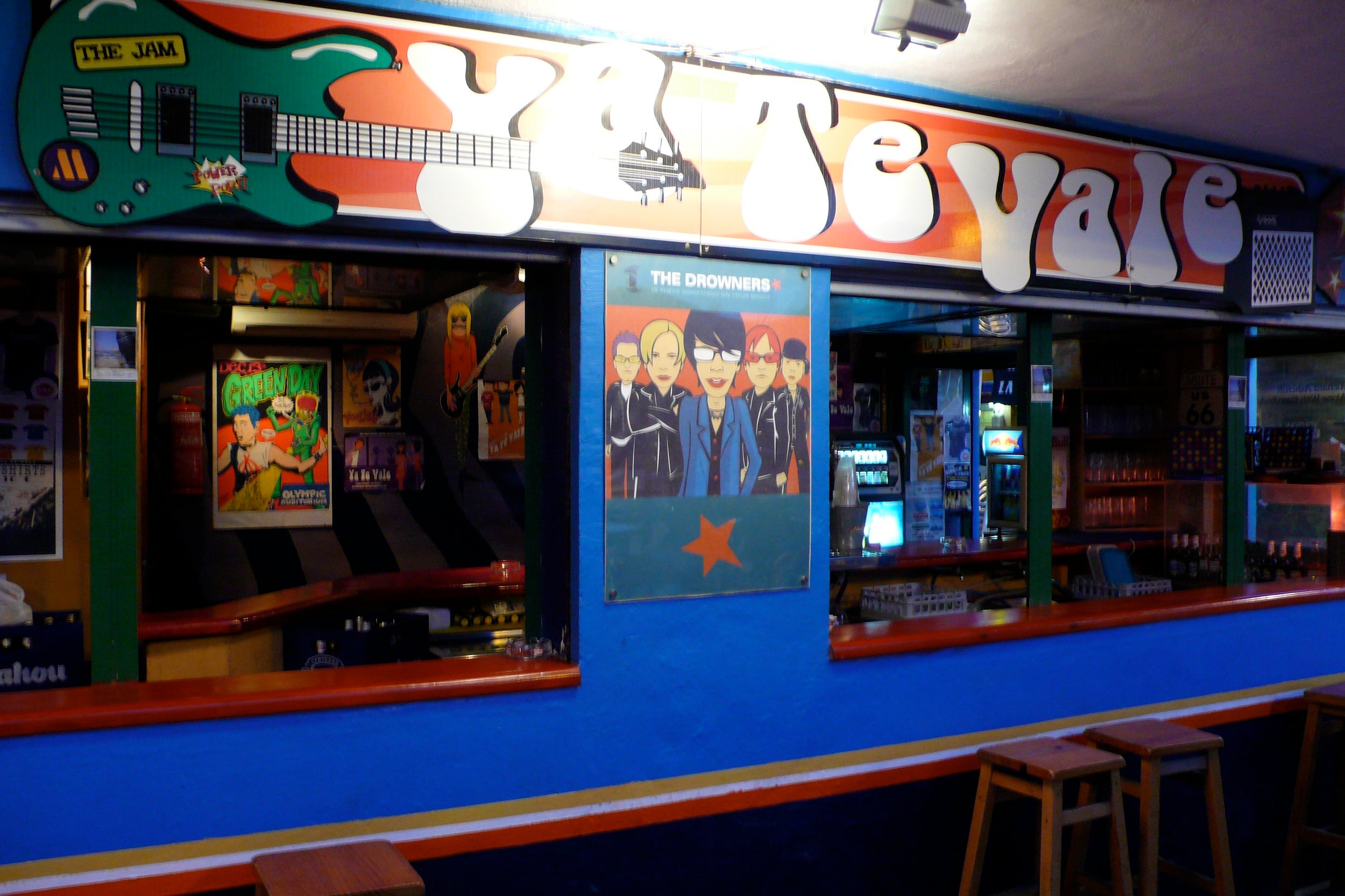 bar