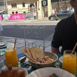 La Petite Bleue Brunch & Coffee