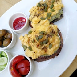 Cafe Piaf