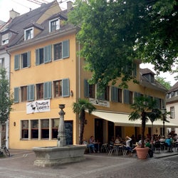Schwarzer Kater
