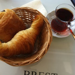 Léone Patisserie & Boulangerie