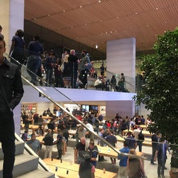 Chicago Apple Store, Invesco