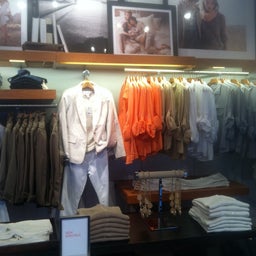 banana republic copley hours