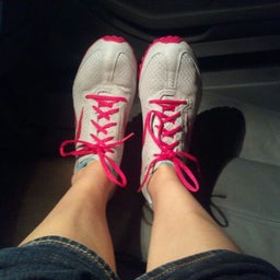 Famous footwear weslayan best sale