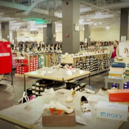 Designer shoe warehouse near deals me