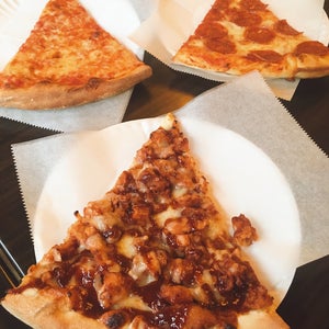 The 7 Best Places for White Pizza in the Upper East Side, New York