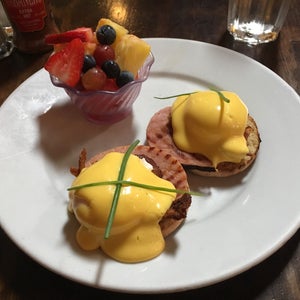 The 13 Best Places for Eggs Benedict in Mid-City West, Los Angeles