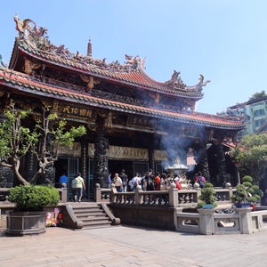 Longshan Temple (龍山寺)