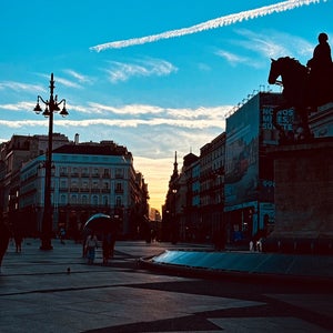 Estatua del Oso y el Madroño