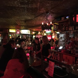 The 15 Best Places for Cheap Drinks in Williamsburg, Brooklyn