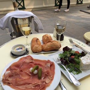 The 15 Best Places for People Watching in Paris
