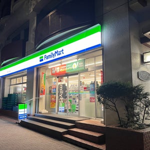 FamilyMart (???????????? ?宿中央????)