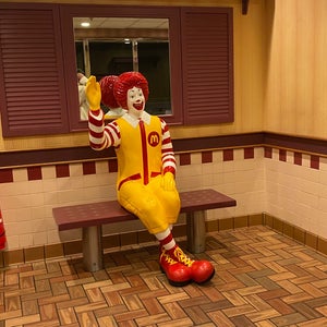 McDonalds (麥???)