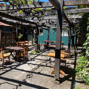 ?cole Hostel & Restaurant
