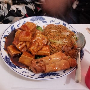 The 9 Best Places for Chicken Lo Mein in Philadelphia