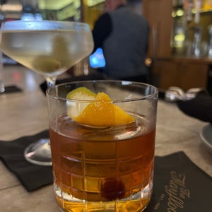 The Mayflower Bar & Lounge