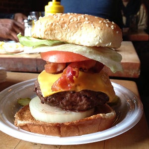 The 15 Best Places for Cheeseburgers in the West Village, New York