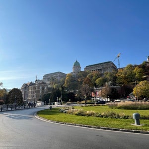 Clark Ádám tér