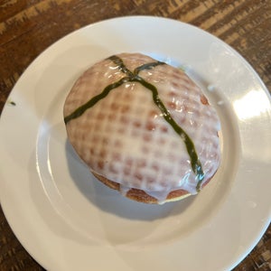 49th Parallel & Luckys Doughnuts