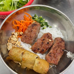 Bún Th?t Nư?ng Kiều Bào