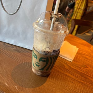 Starbucks (??巴??)