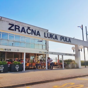 Zračna luka Pula