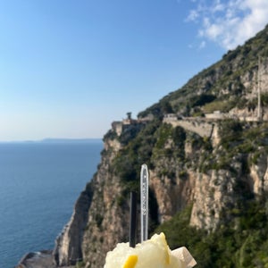 Limoncello di Capri Sorrento Excellence Showroom