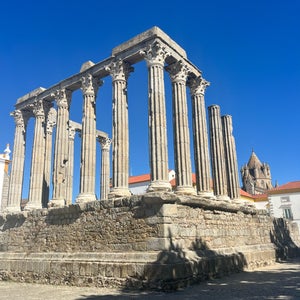 Templo Romano de �?vora