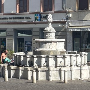 Fontana della Pigna
