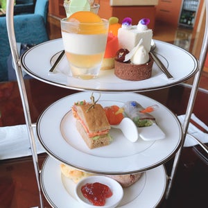 The Ritz-Carlton Club Lounge
