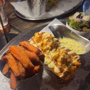 Burger & Lobster