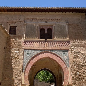 Puerta Del Vino