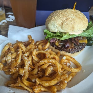 The 15 Best Places to Get a Big Juicy Burger in Sacramento