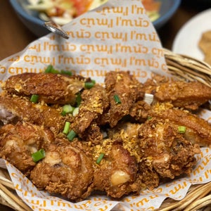 The 13 Best Places for Fried Chicken Wings in Bangkok