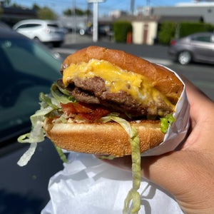 The 7 Best Places for Burgers in Van Nuys, Los Angeles