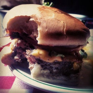 The 15 Best Places for Cheeseburgers in Midtown East, New York