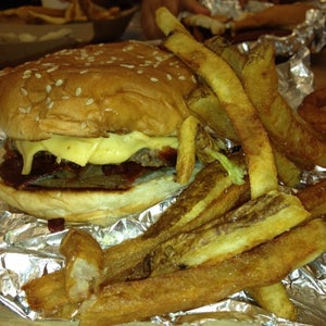The 15 Best Places for Cheeseburgers in Islip