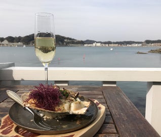 葉山の海景色とおしゃれなレストランで味わうリゾート旅