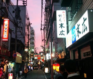 ディープ雰囲気の横浜・野毛で、「食べ飲み歩く」大人の旅