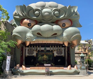 カメラ片手に食べ歩きを楽しむ大阪旅行