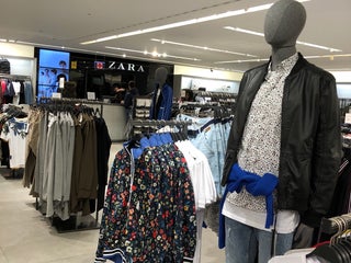 Clothes shop: Zara nearby Porto in Portugal: 1 reviews, address, website 