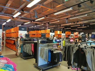 cooperar cooperar franja Mall: Nike Factory Store Aubonne nearby Allaman in Switzerland: 1 reviews,  address, website - Maps.me