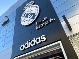 Magasin de sport : Adidas Real Madrid Bernabéu à de Madrid Espagne : 10 avis, adresse, sites - MAPS.ME
