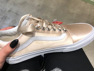 Shoe Store nearby Ghent Belgium addresses websites in Shops
