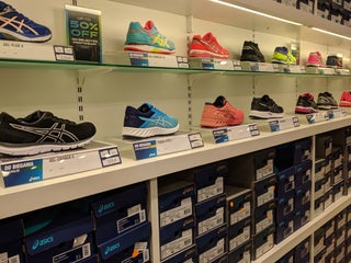 Asics store cheap nearby