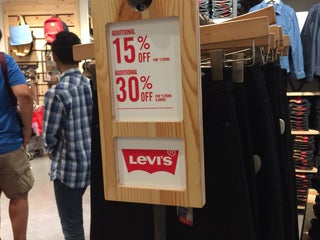 Clothes shop: Levi's Outlet Store 